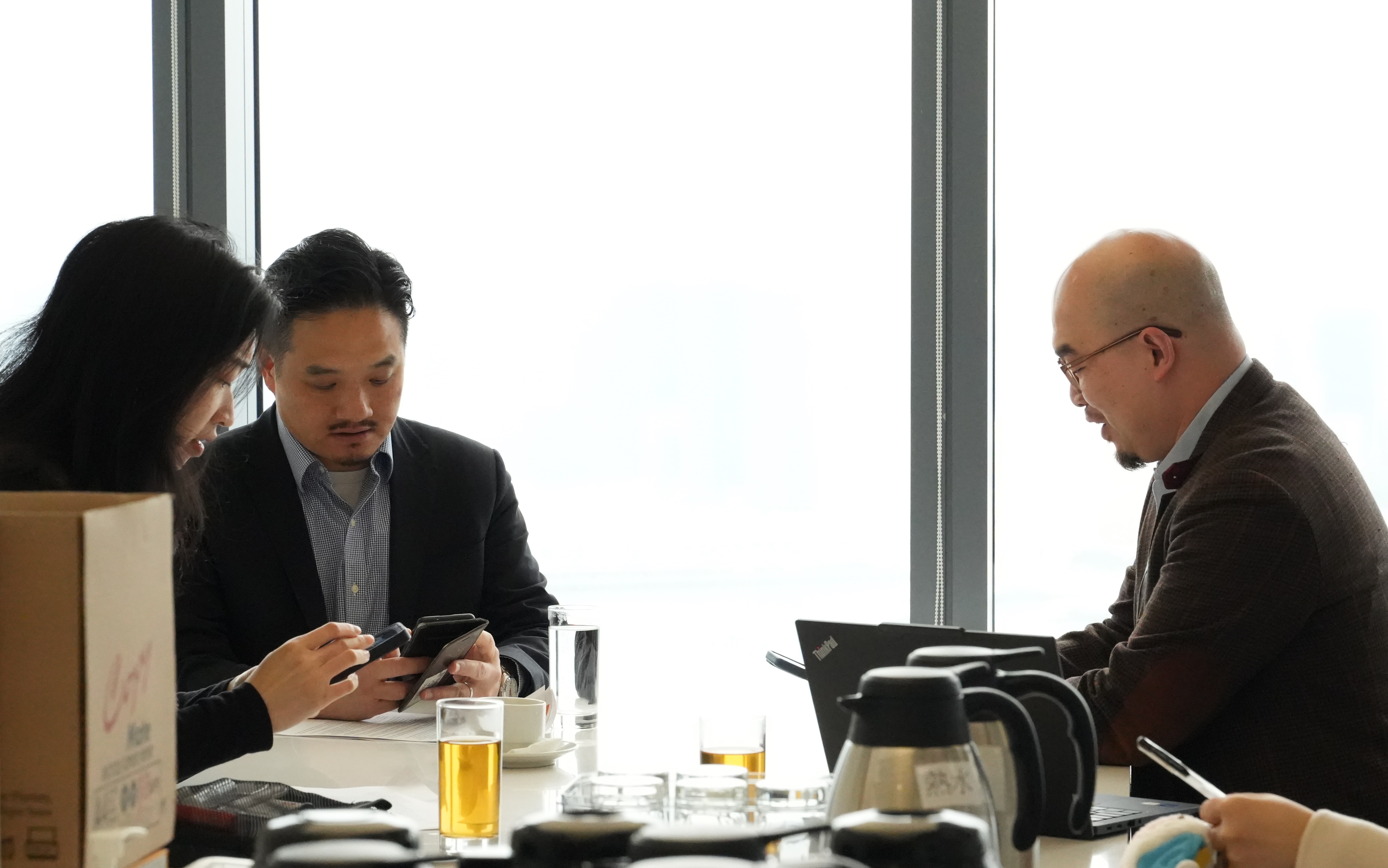 黃元山博士與香港科技園公司代表謝迪洋（右一）會面。