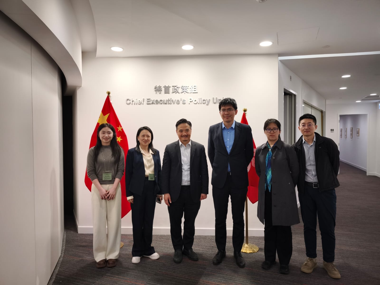 黃元山博士與華潤隆地及長電科技代表會面。