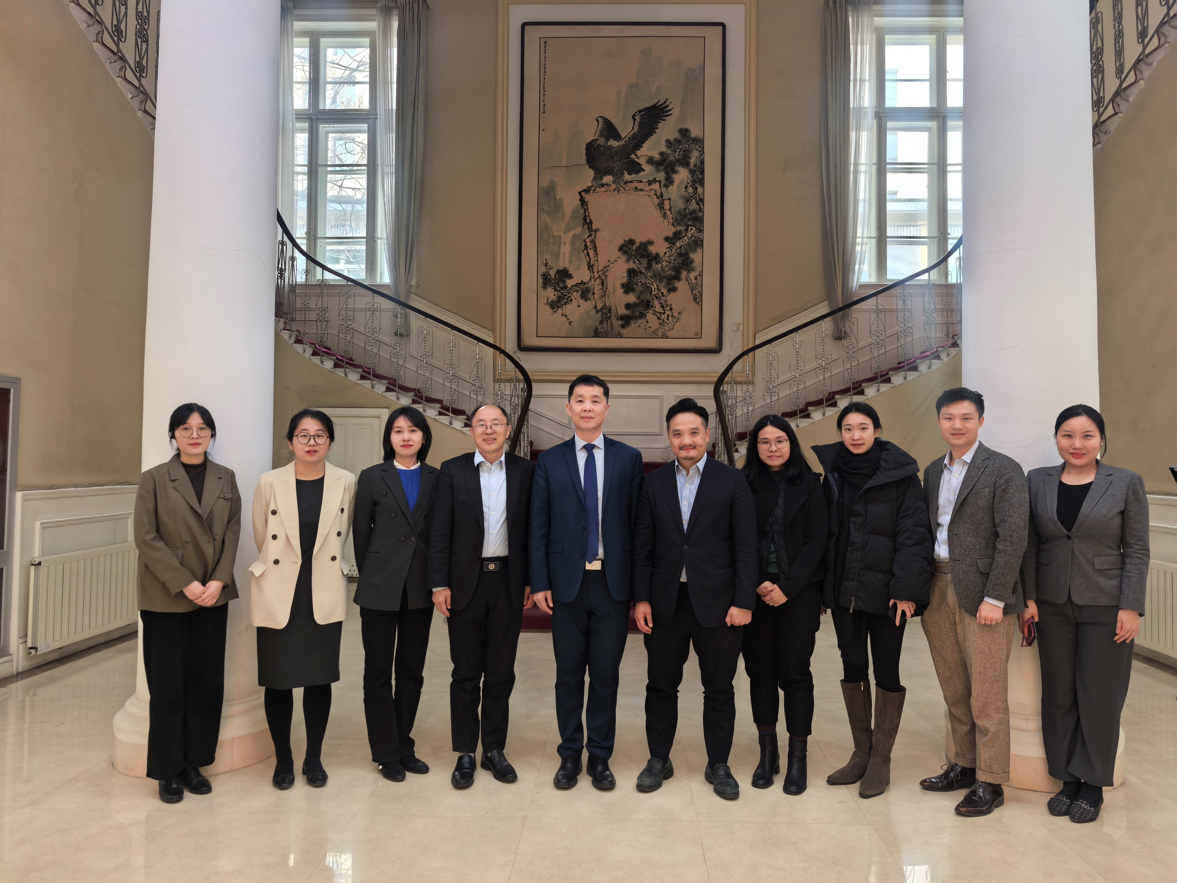 特首政策組一行與國研院副院長苟海波（左五）及其團隊會面。