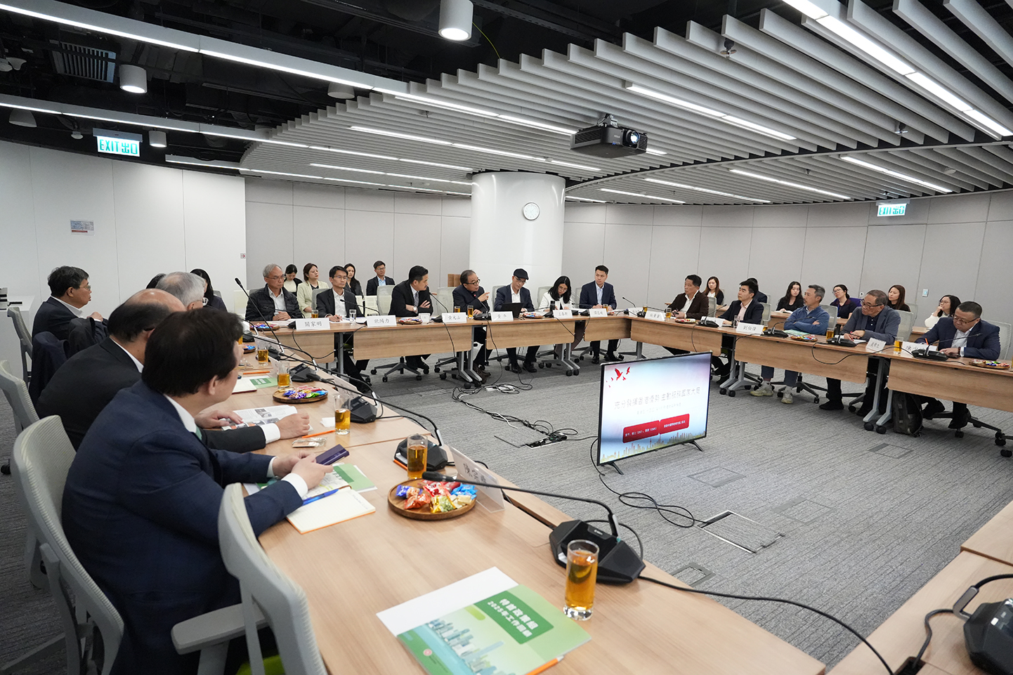 多位特首政策組專家組成員出席研討會。