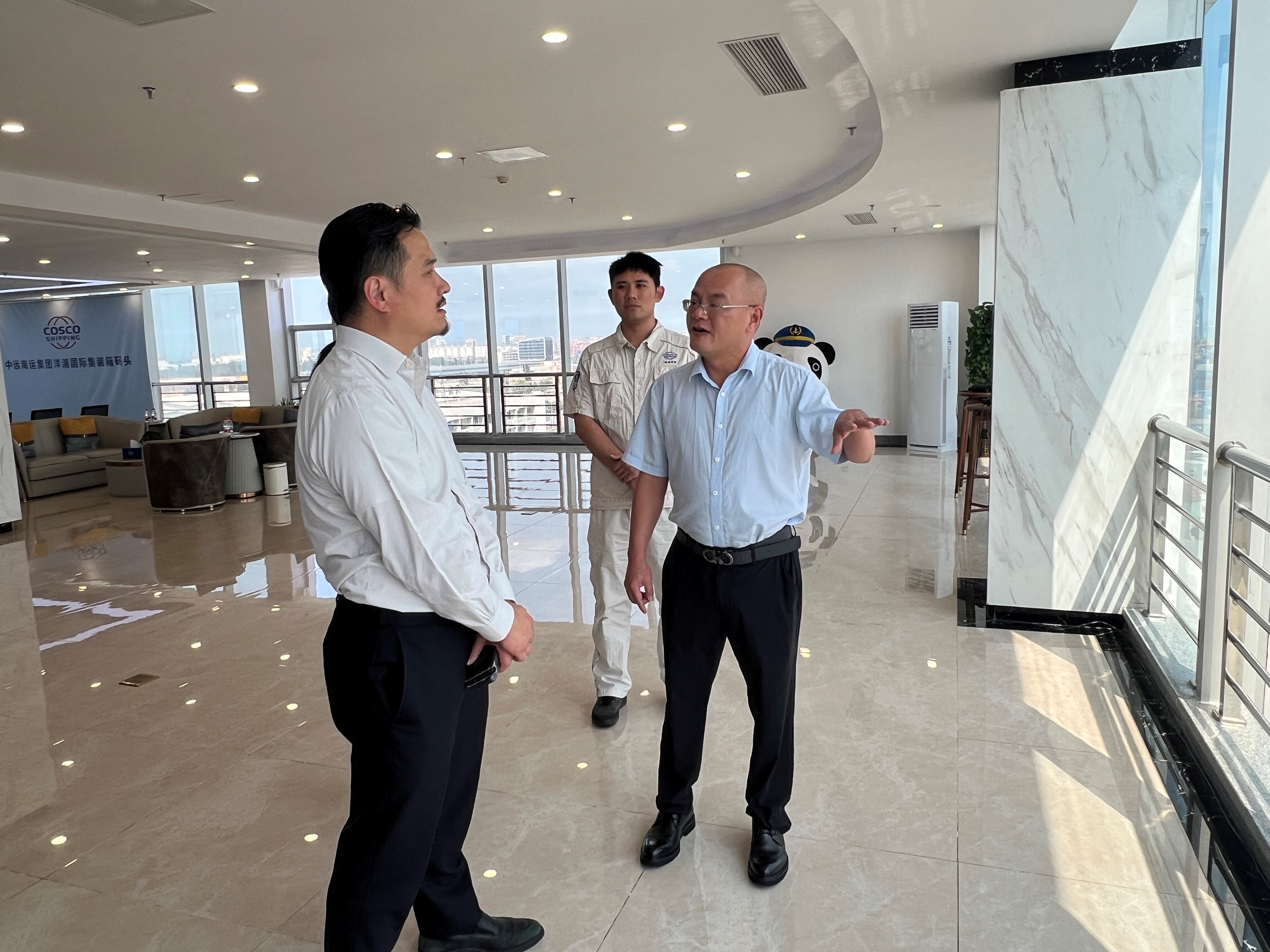 黃元山博士（左）拜訪海南港航國際港務有限公司。