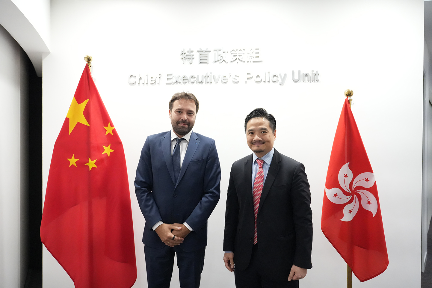 黃元山博士（右）與波蘭國際關係中心基金會董事會成員Michał Smagowicz（左）會面。