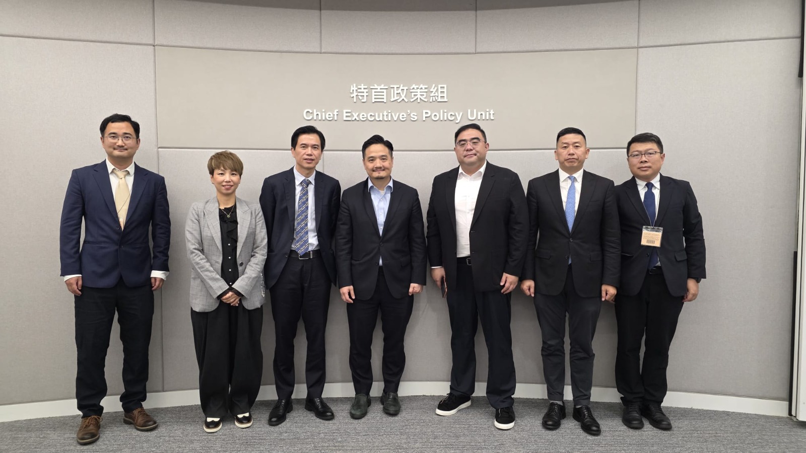 黃元山博士（中）與晉景新能及中資環國際代表會面。