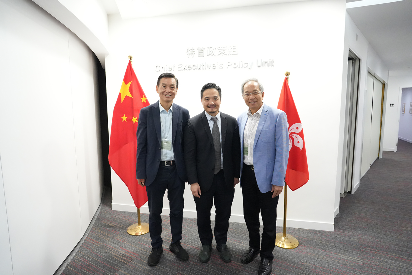 黃元山博士（中）與中國長城工業總經理李洪慶（左）及香港理工大學大學顧問委員會成員、創星匯董事局主席梁甜昭教授（右）會面。