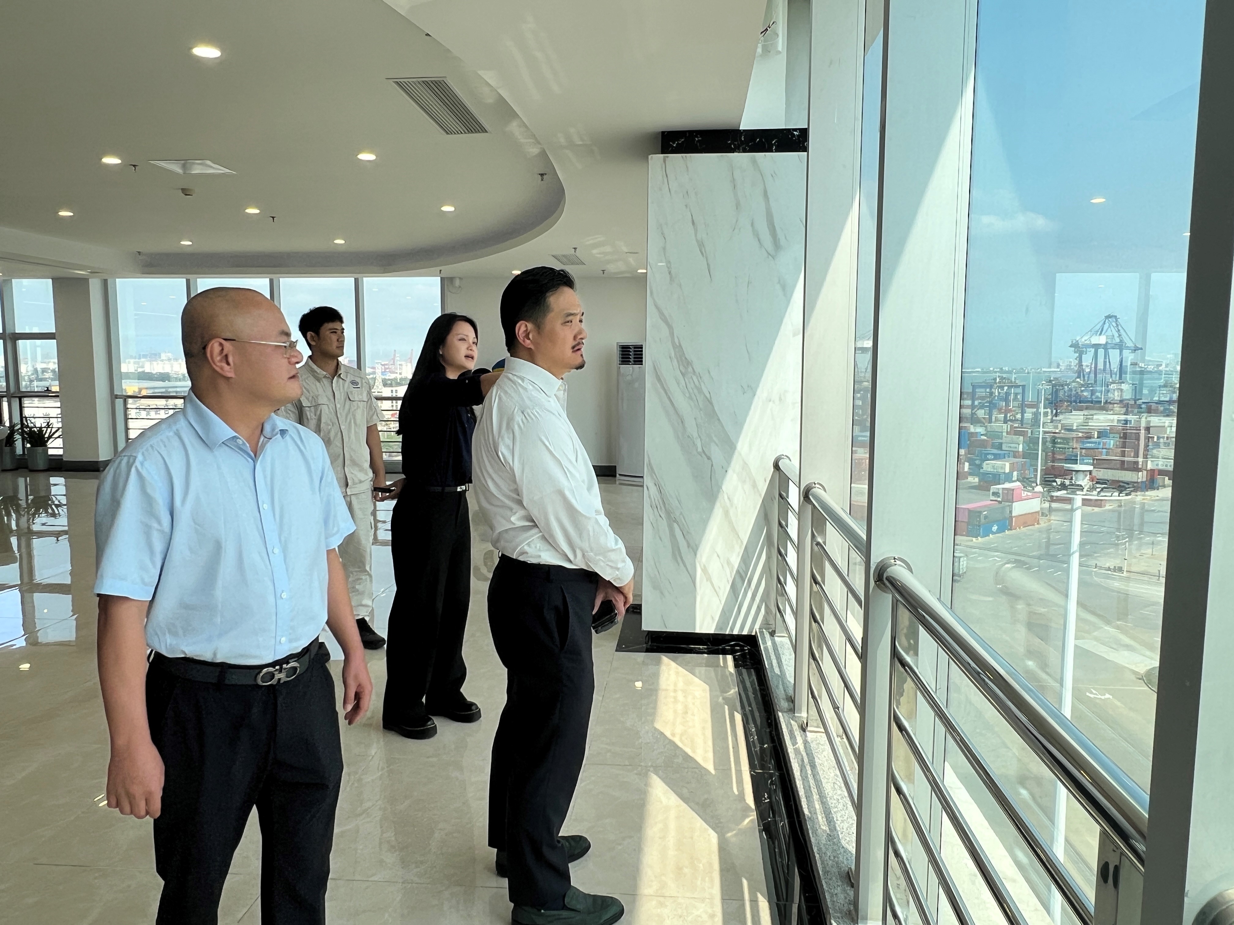 黄元山博士早前拜访海南港航国际港务有限公司。