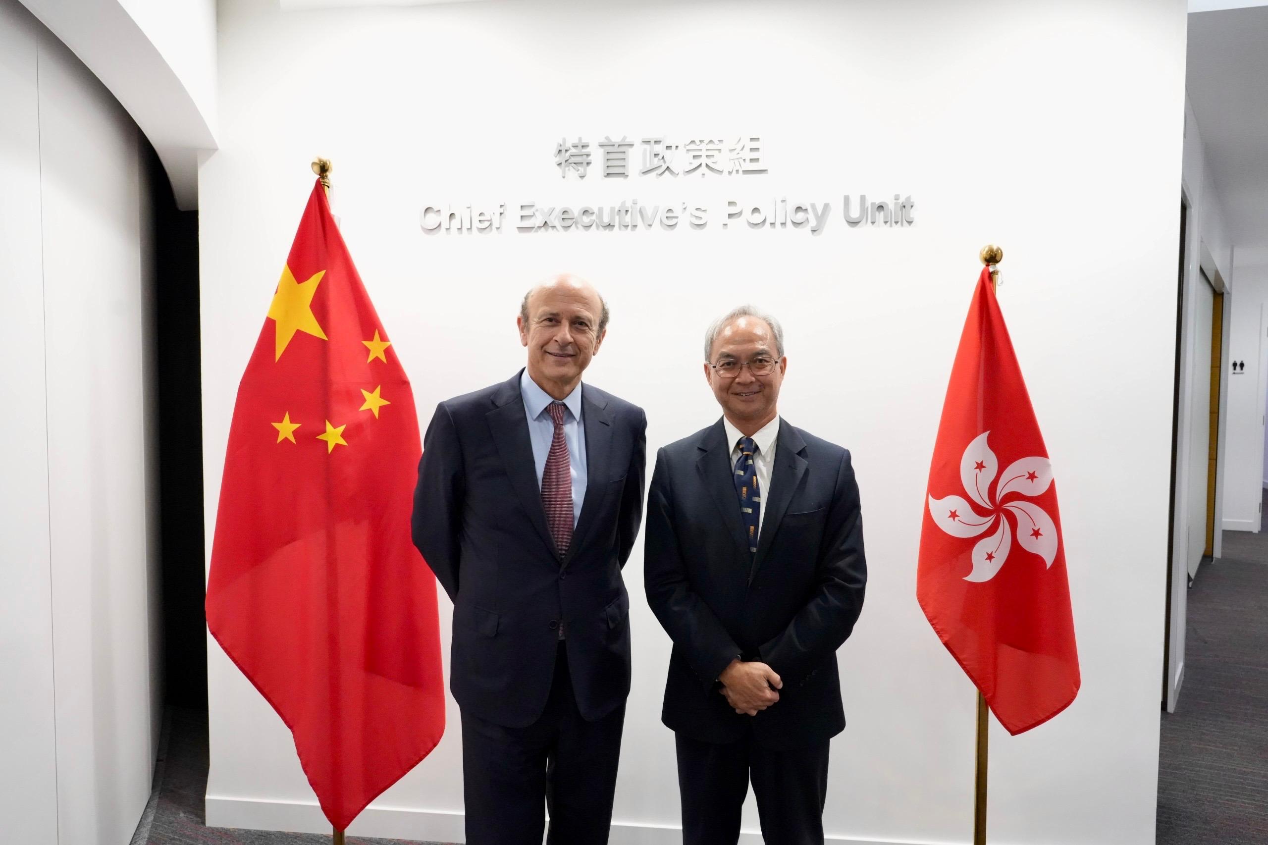 關家明（右）與美國外交政策協會總裁兼首席執行官Noel Lateef（左）會面。 