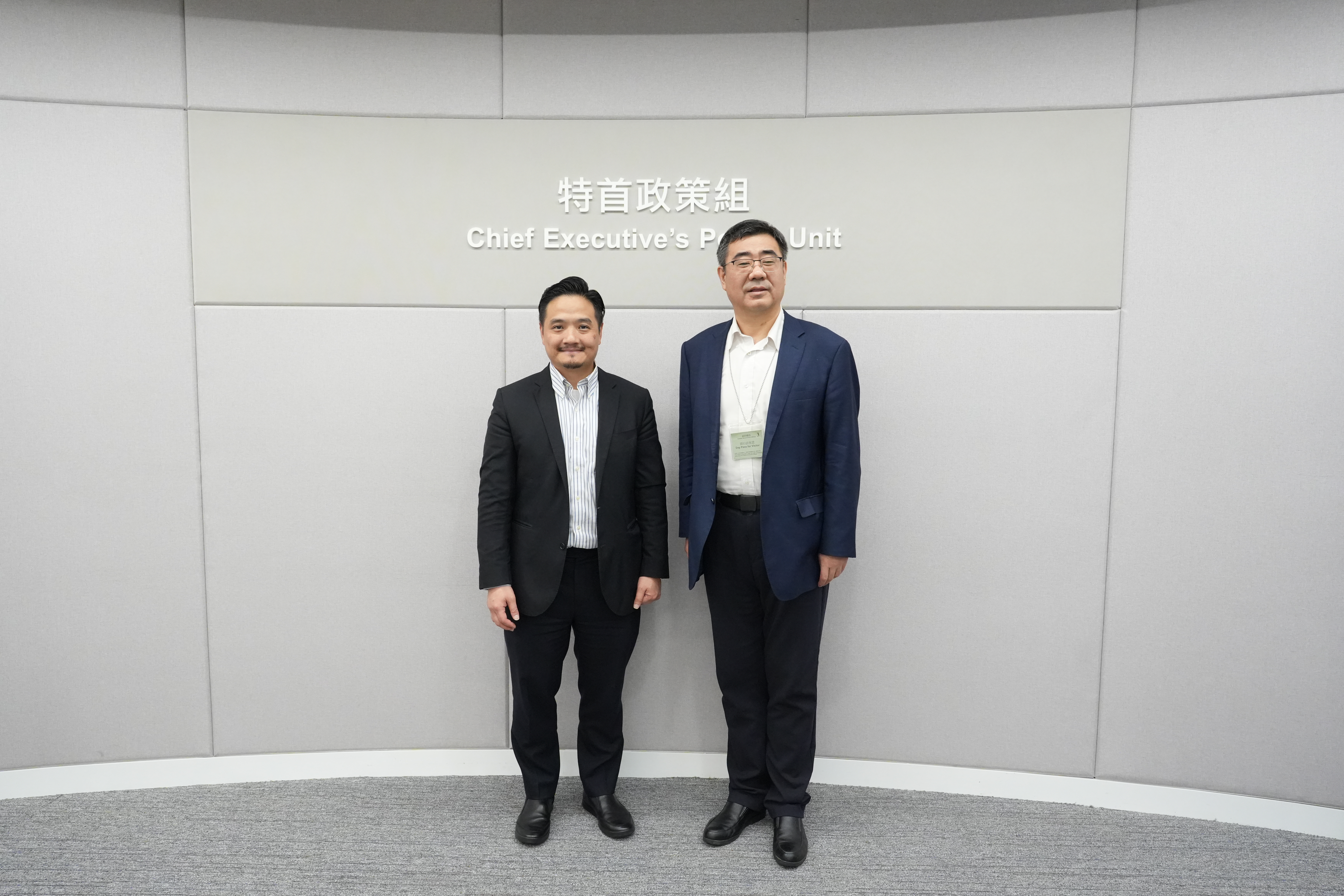 黃元山博士（左）與中國衛通兼亞太衛星董事長孫京（右）會面。