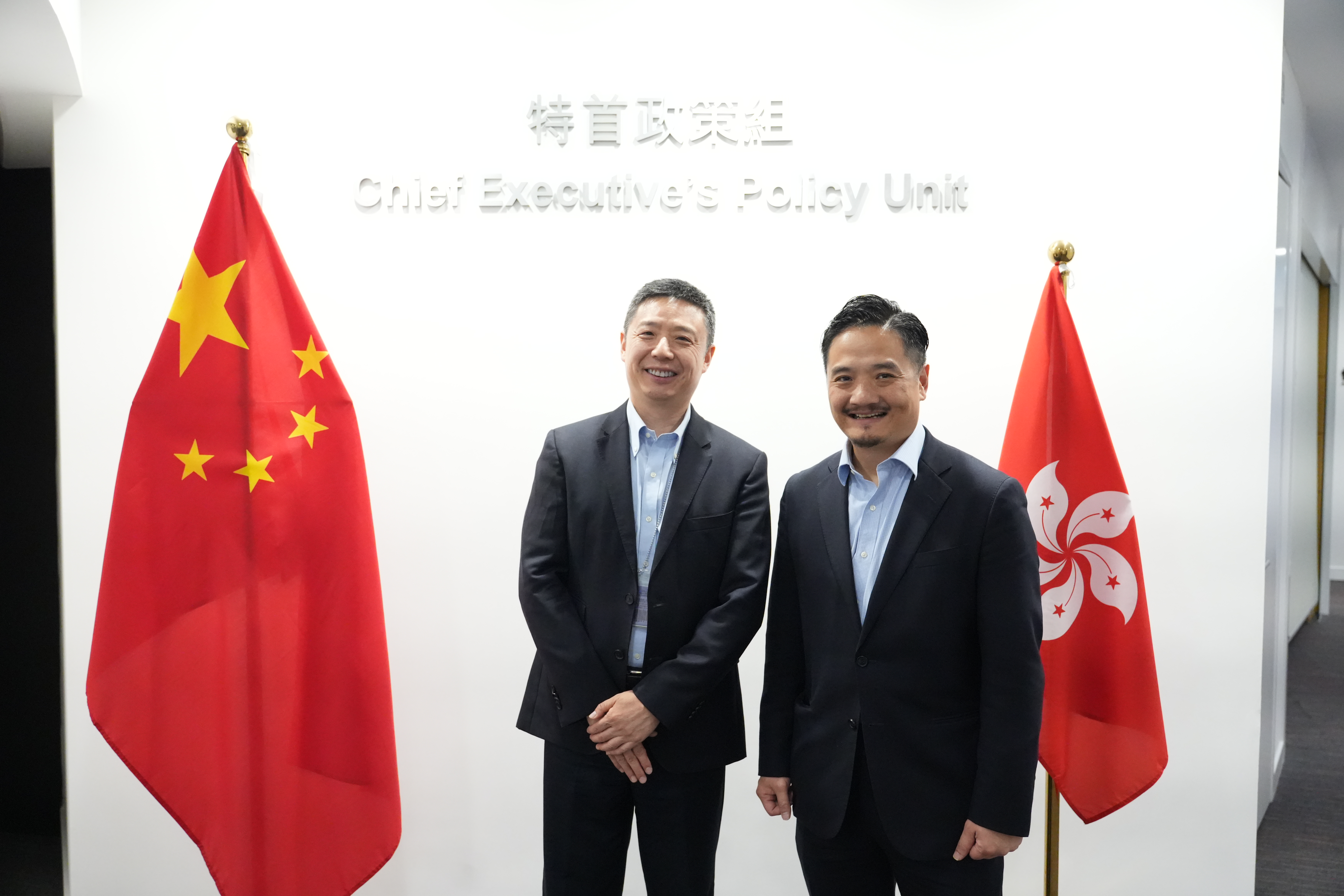 黄元山博士（右）与特首顾问团成员、赛昉科技创始人兼行政总裁徐滔（左）会面。