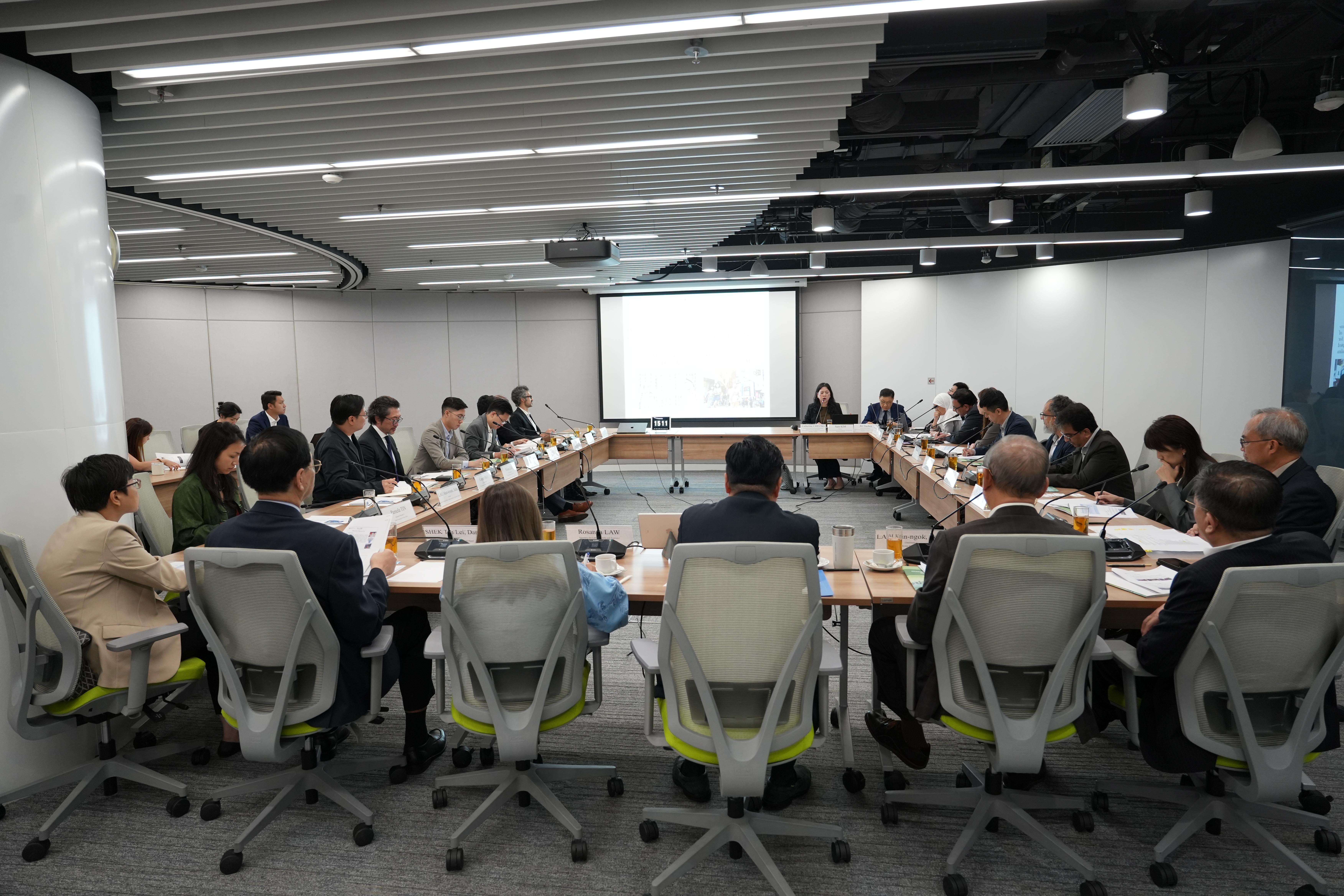 特首政策組早前為公共政策研究資助計劃資助的研究項目「提升香港作為清真旅遊中心的吸引力：可持續增長的戰略見解和政策建議」舉行內部研討會。