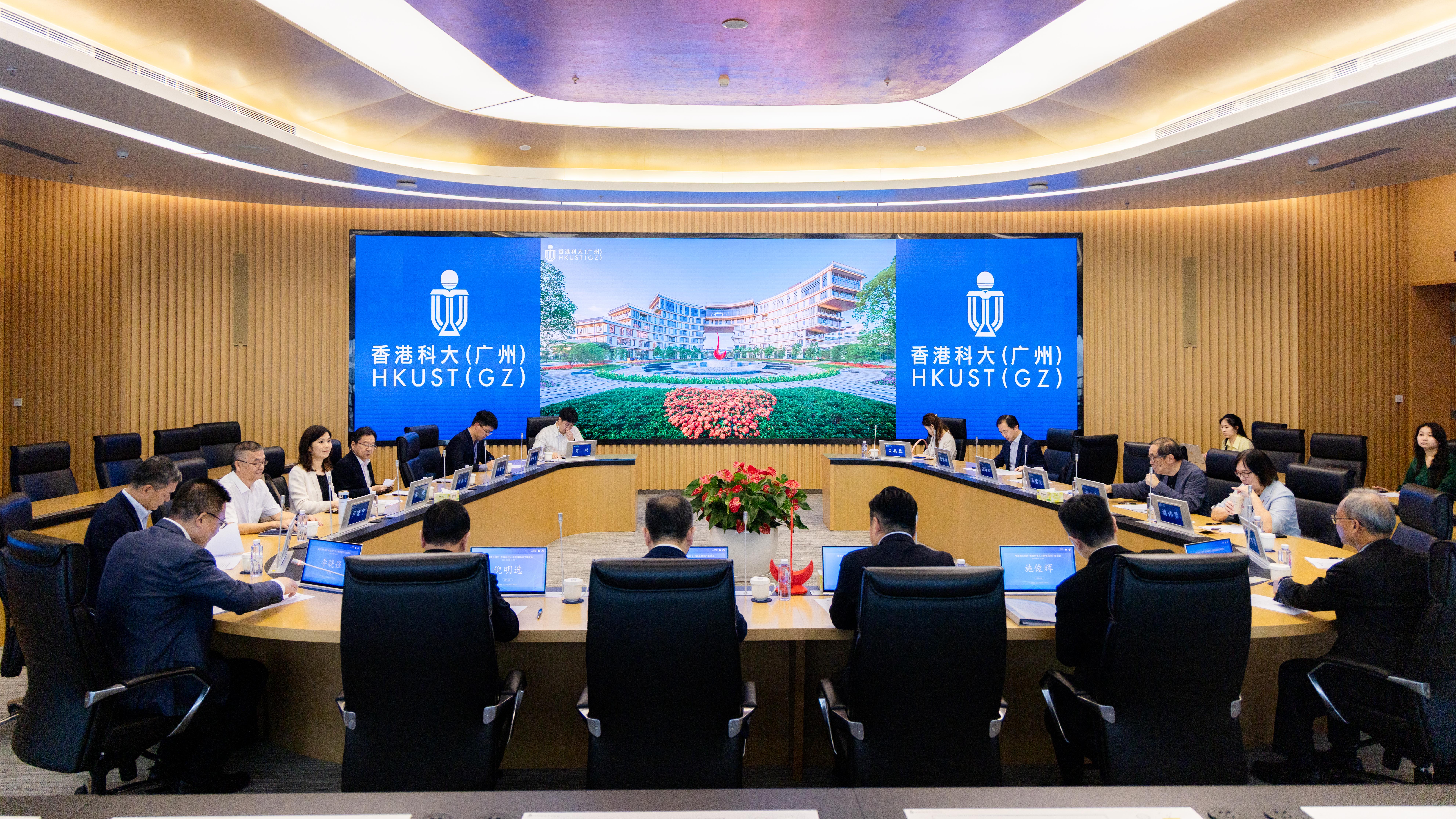 座谈会日前在香港科技大学（广州）举行。