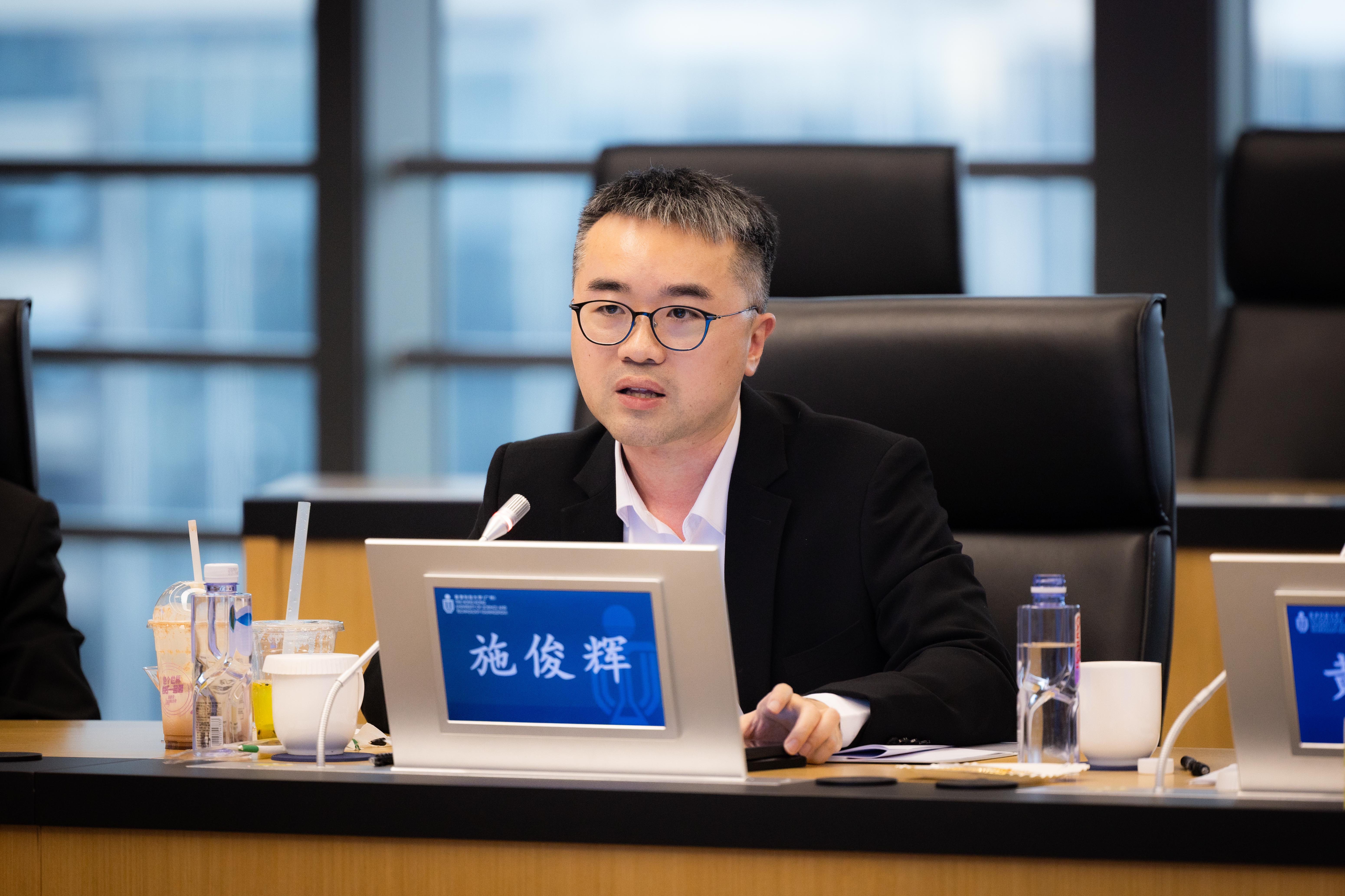 教育局副局长施俊辉博士出席会议。