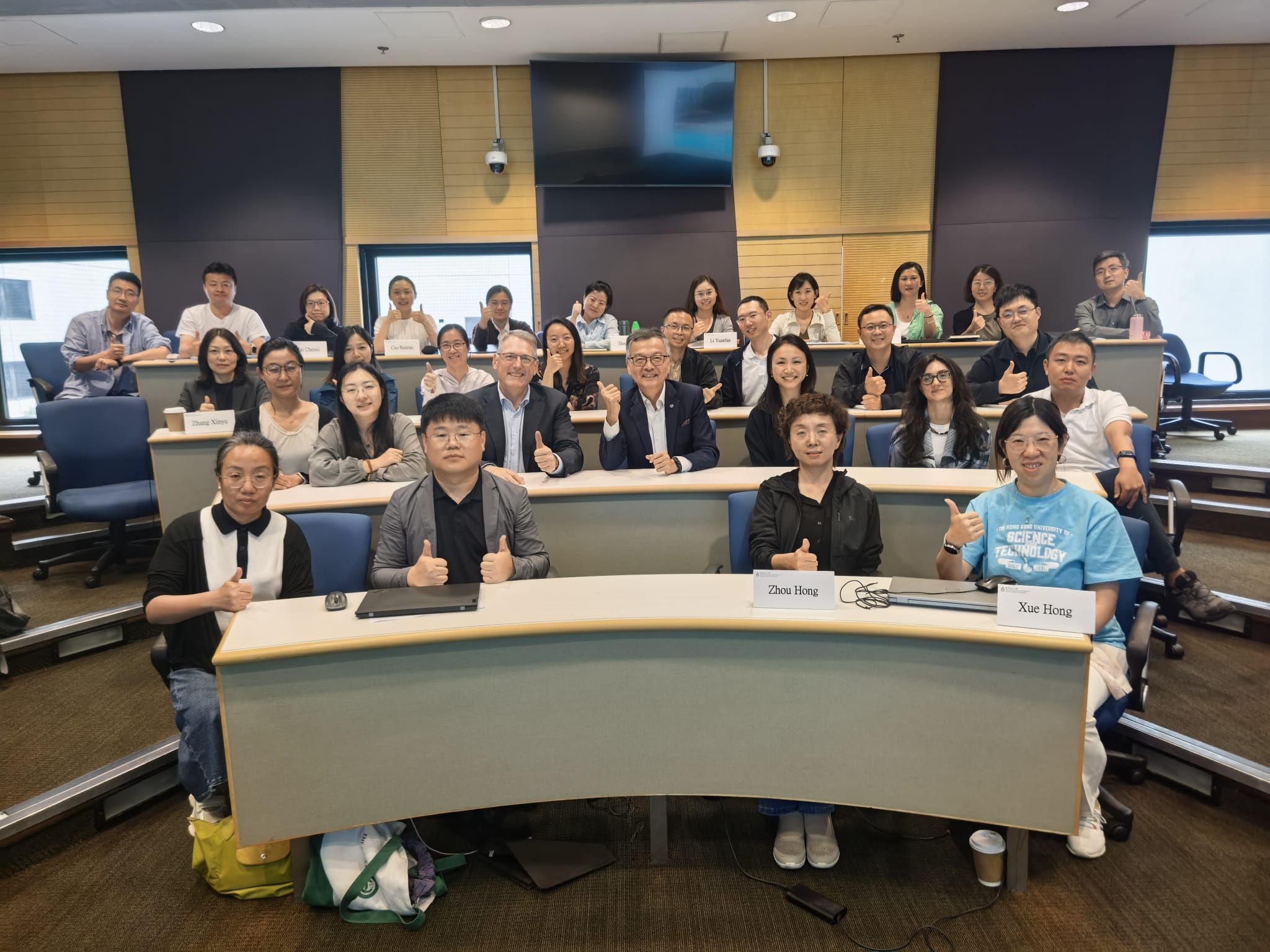 田詩蓓博士（第二排右三）出席香港科技大學「國家衞生健康人才能力建設項目——熟悉國際公共衞生規則人才計劃」活動並擔任嘉賓。