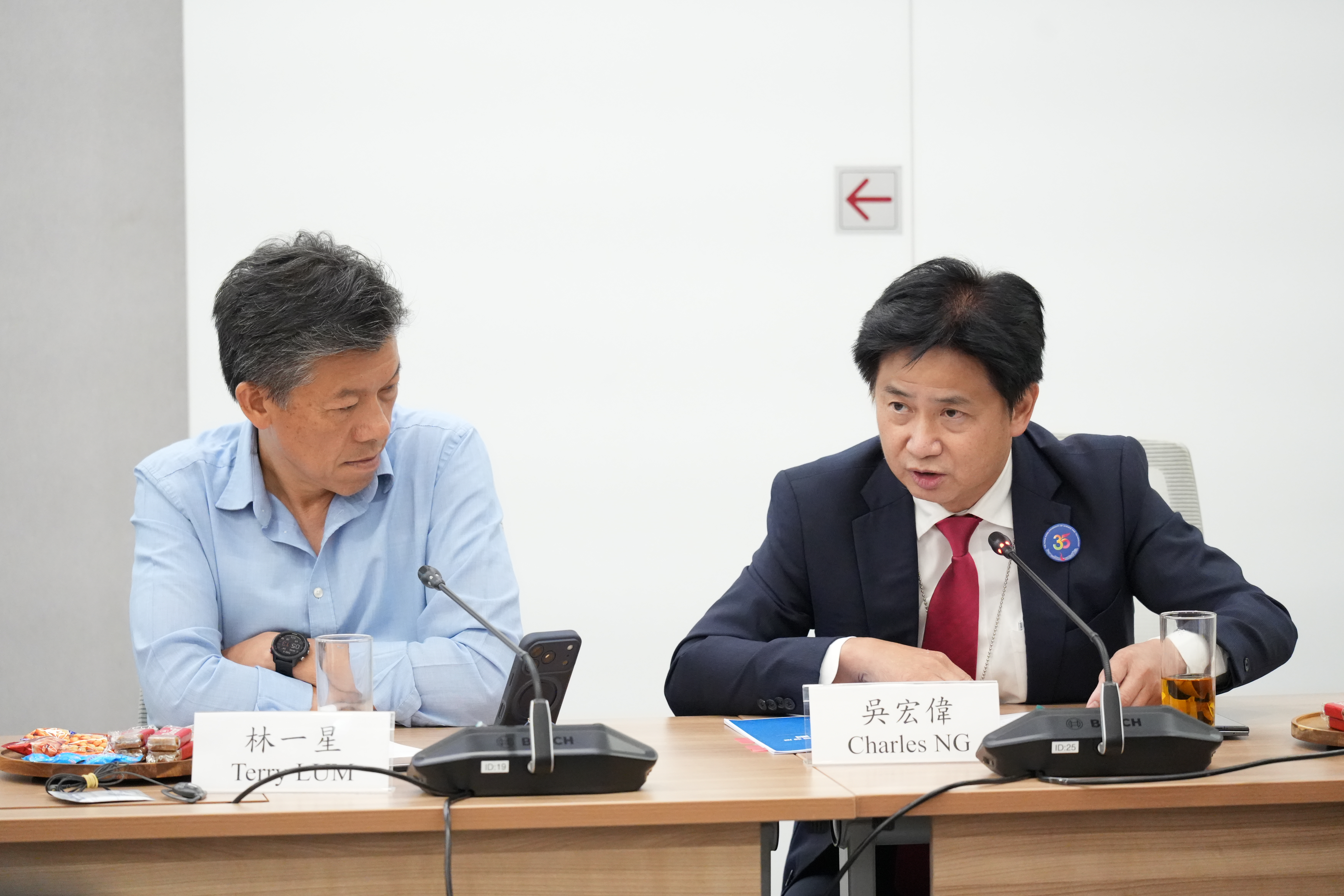 林一星教授（左）及吳宏偉教授（右）出席會議。