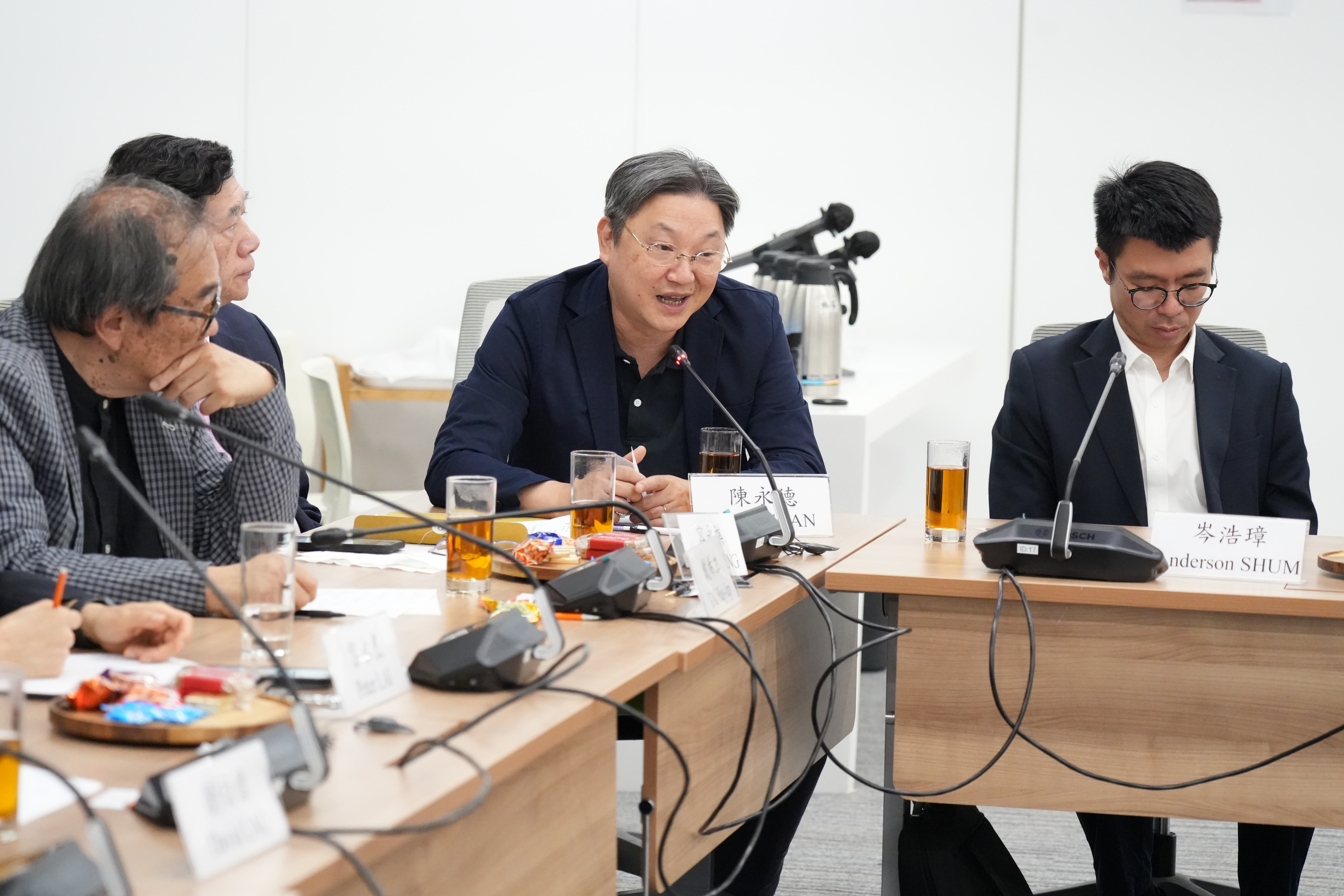 陳永德（右二）出席會議。