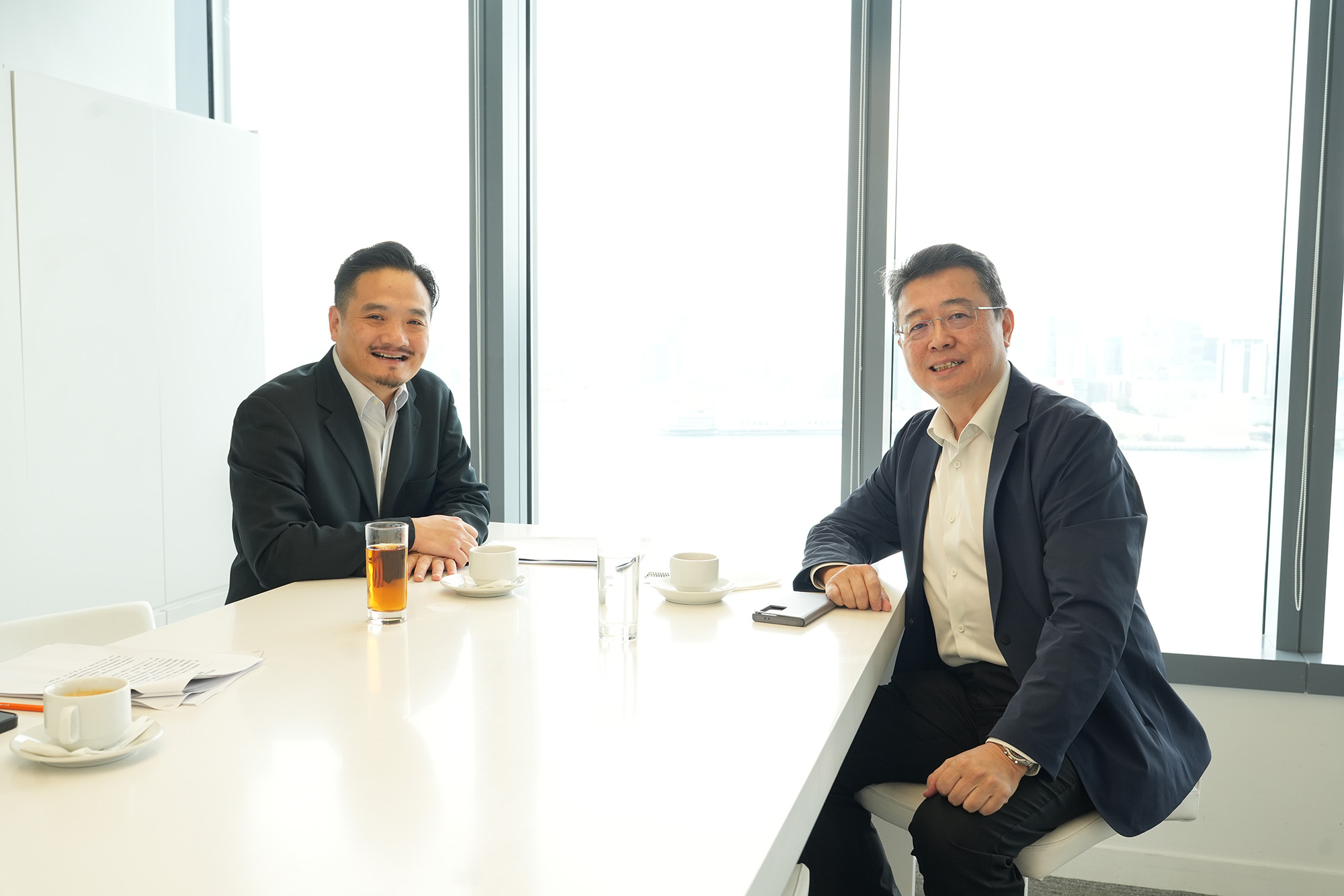 黃元山博士（左）與劉智鵬議員（右）會面。
