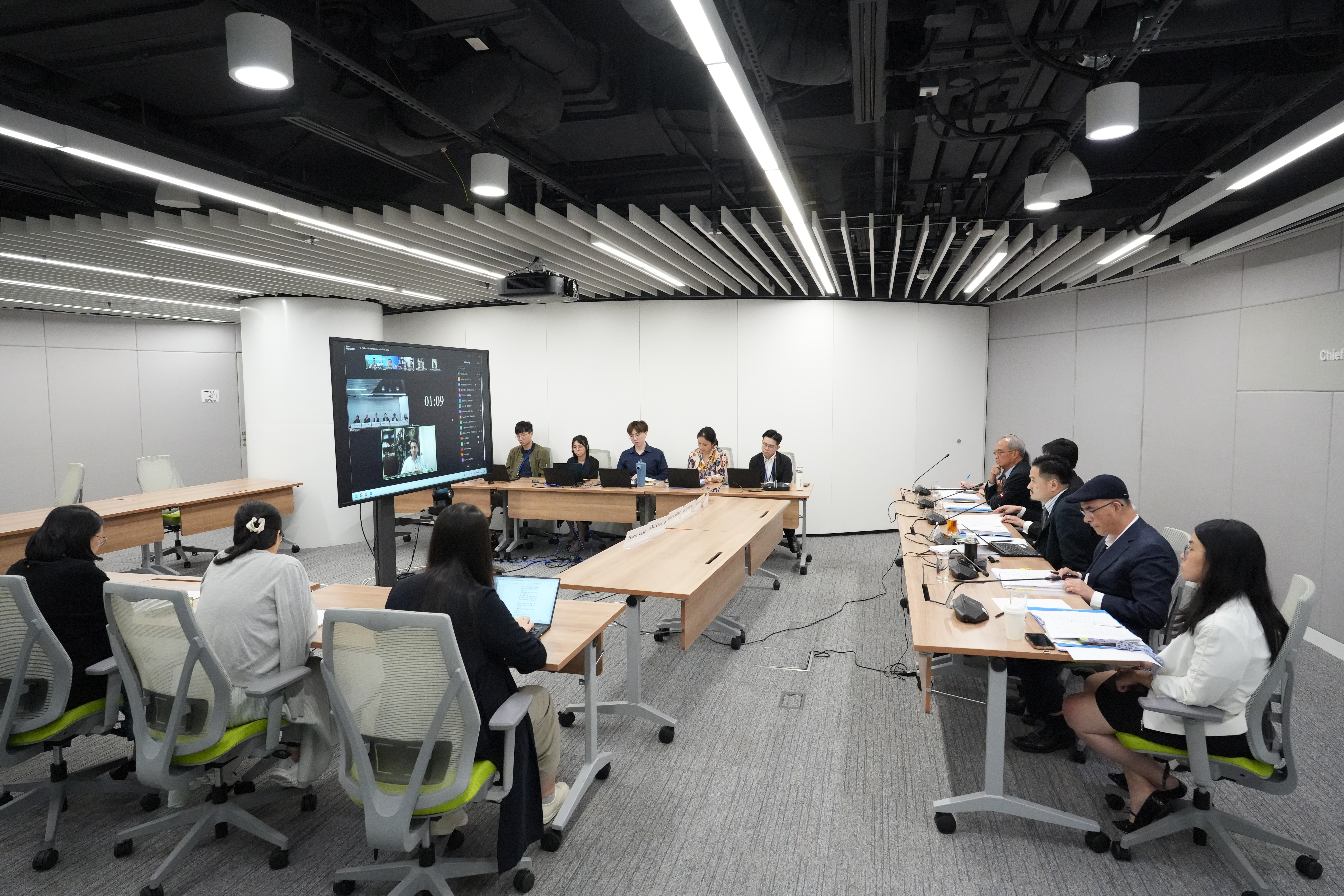 特首政策組舉行2026年《施政報告》智庫界別線上諮詢會，逾50所本地智庫的代表參加。