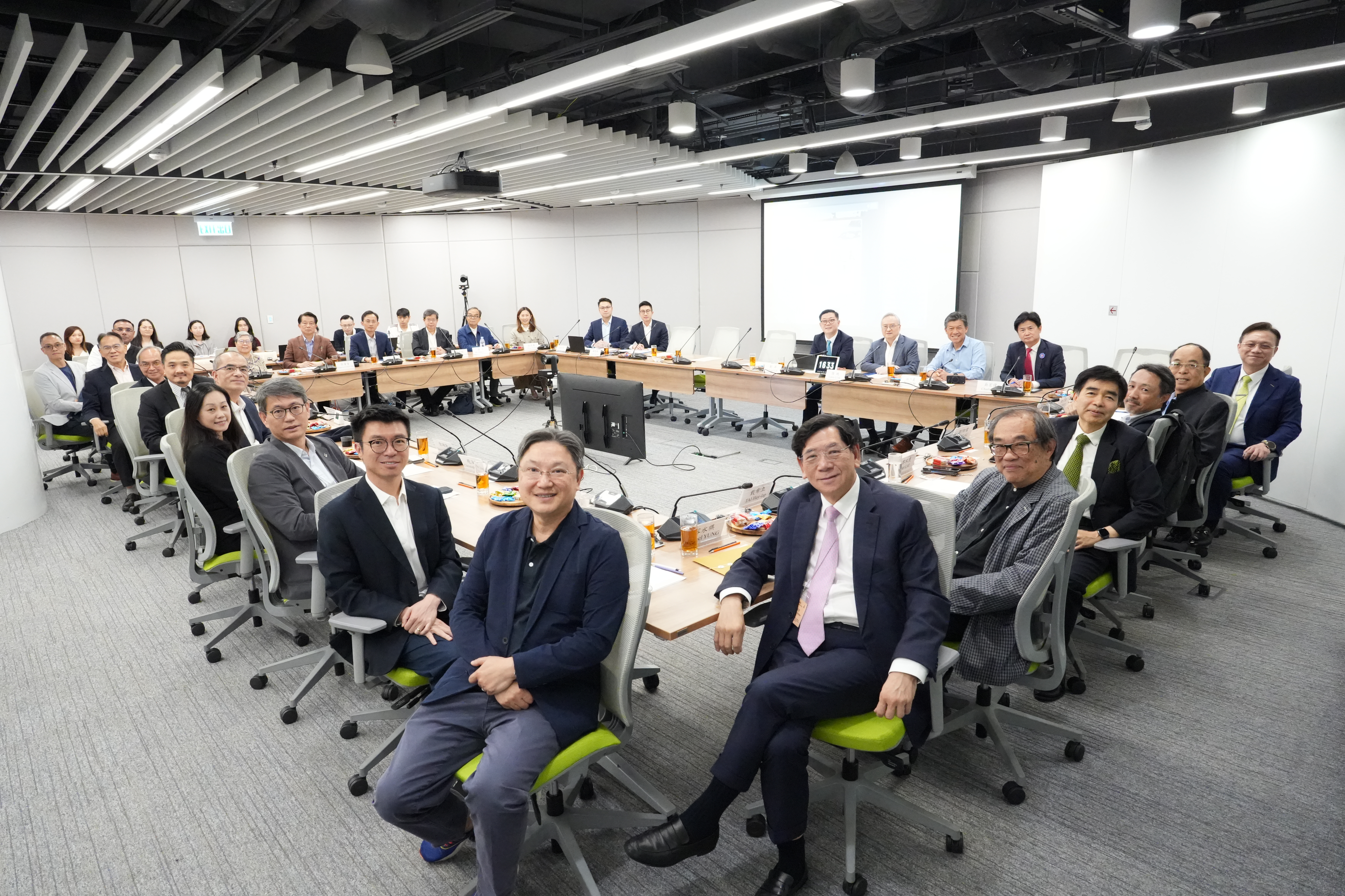 特首政策組舉行專家組全體會議。