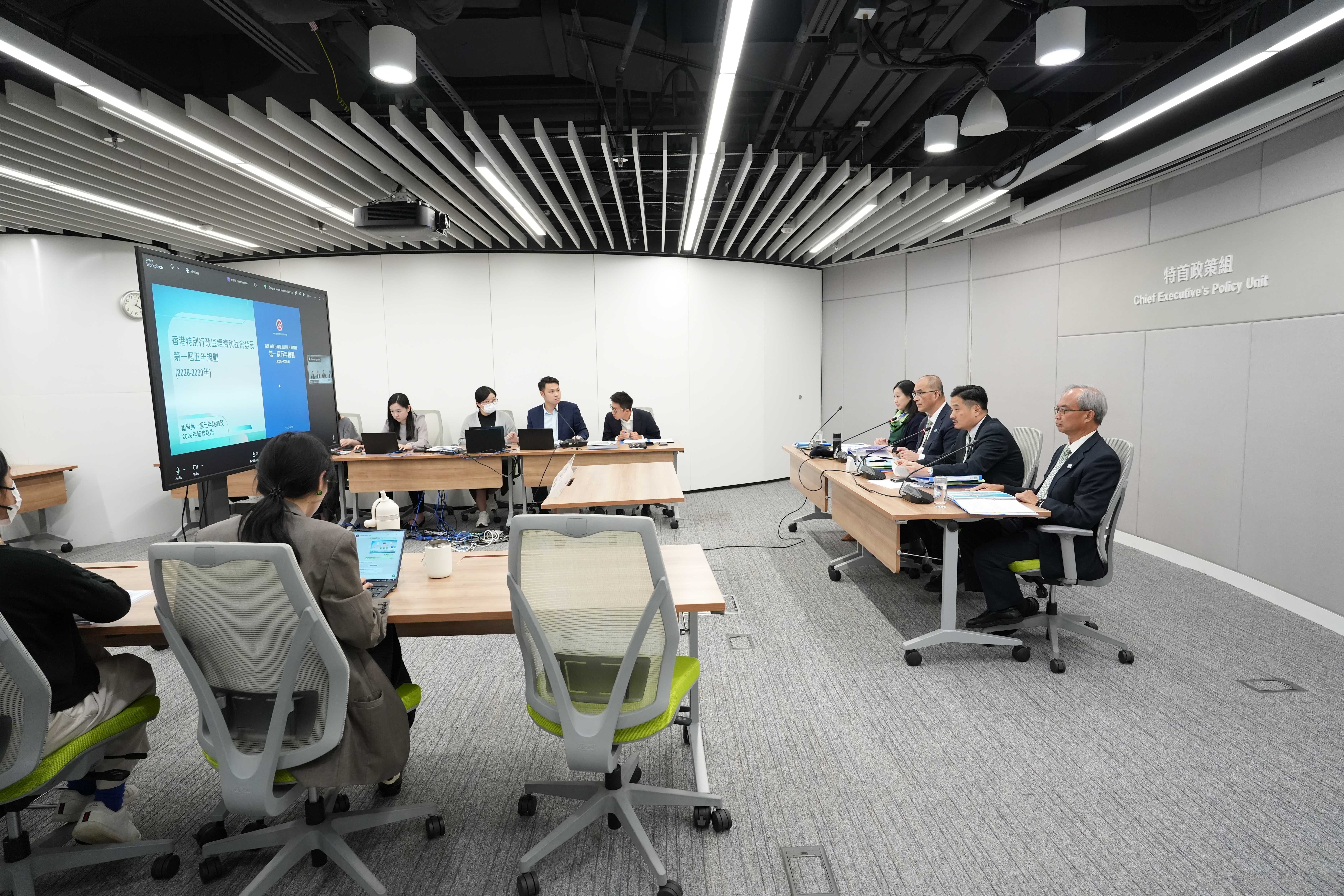 特首政策组举行2026年《施政报告》特首政策组专家组成员线上简介会。