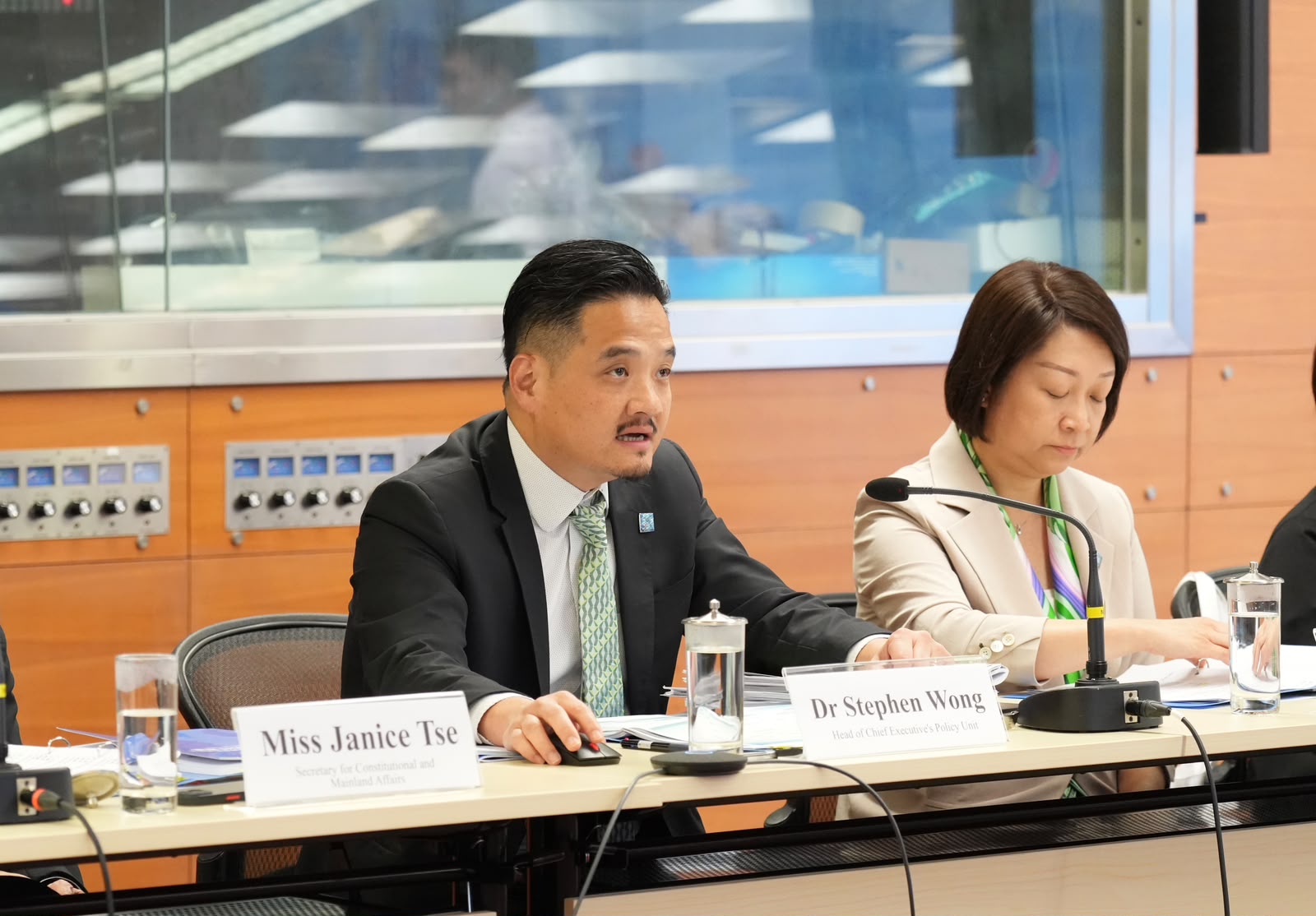 黄元山博士出席驻海外经济贸易办事处及驻内地办事处视像简报会。
