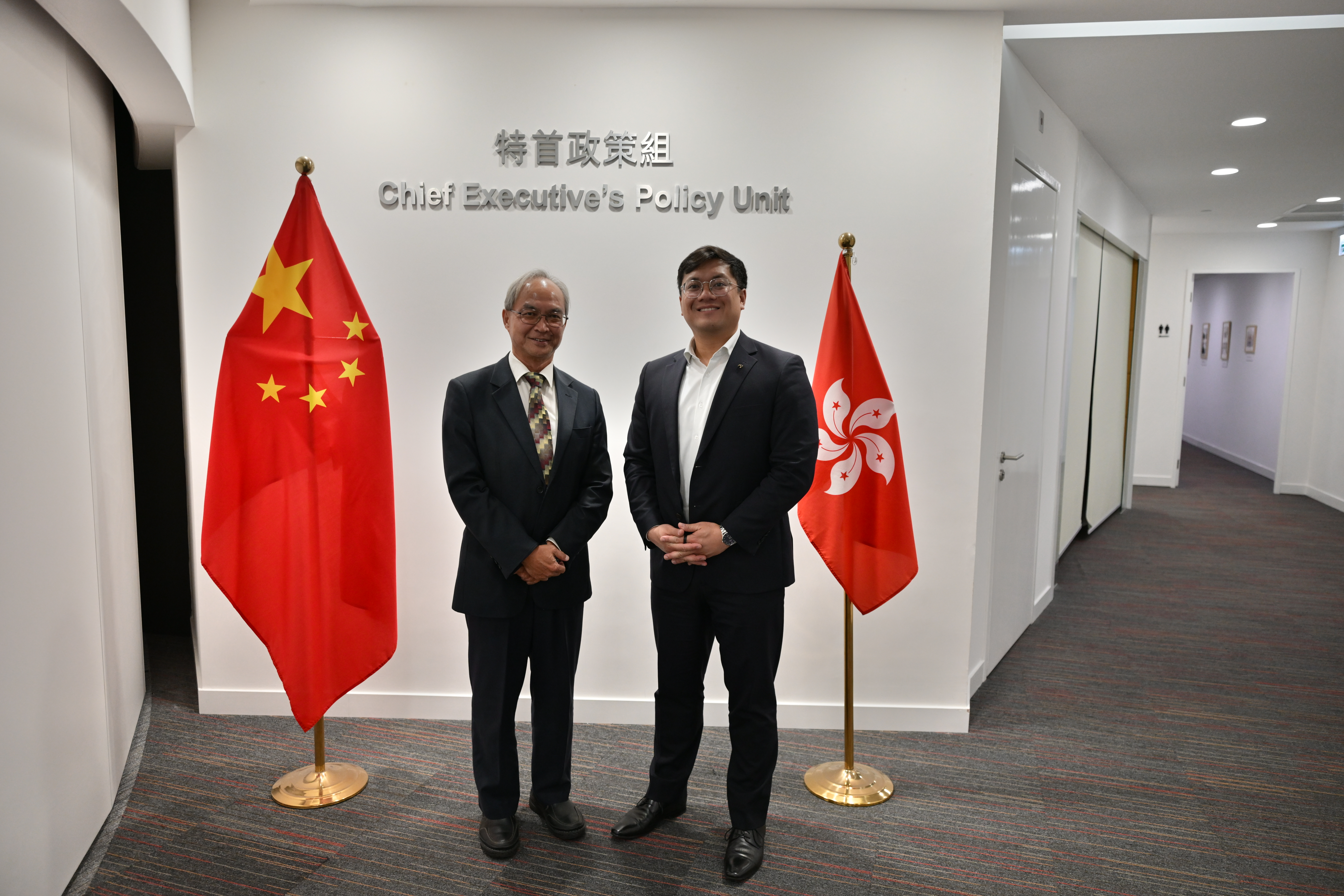 关家明（左）与ExportNZ执行总监Joshua Tan（右）会面。